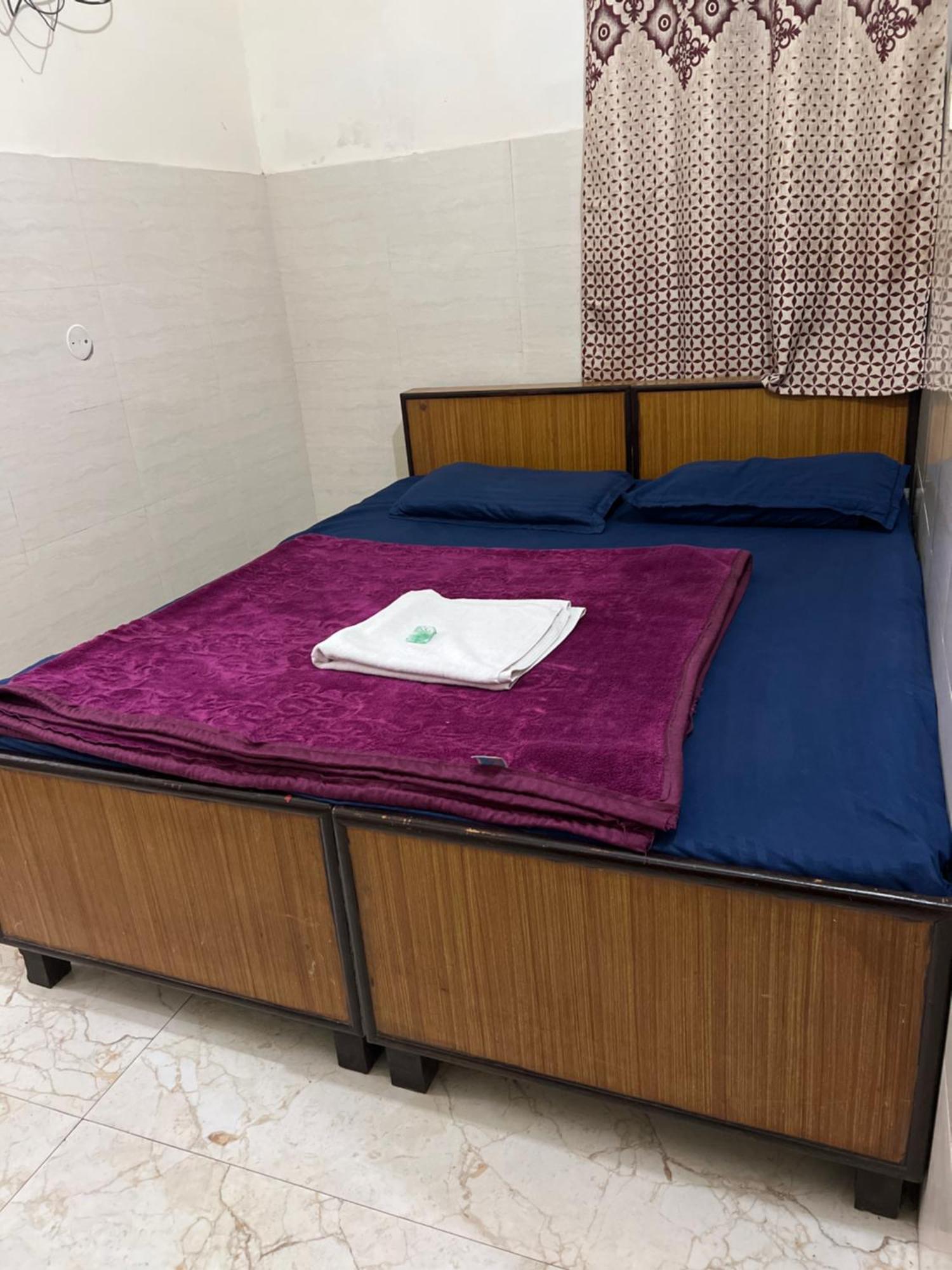 Raja Guest House -- Jalandhar Railway Station -- For Family, Couples, Travellers Exterior photo